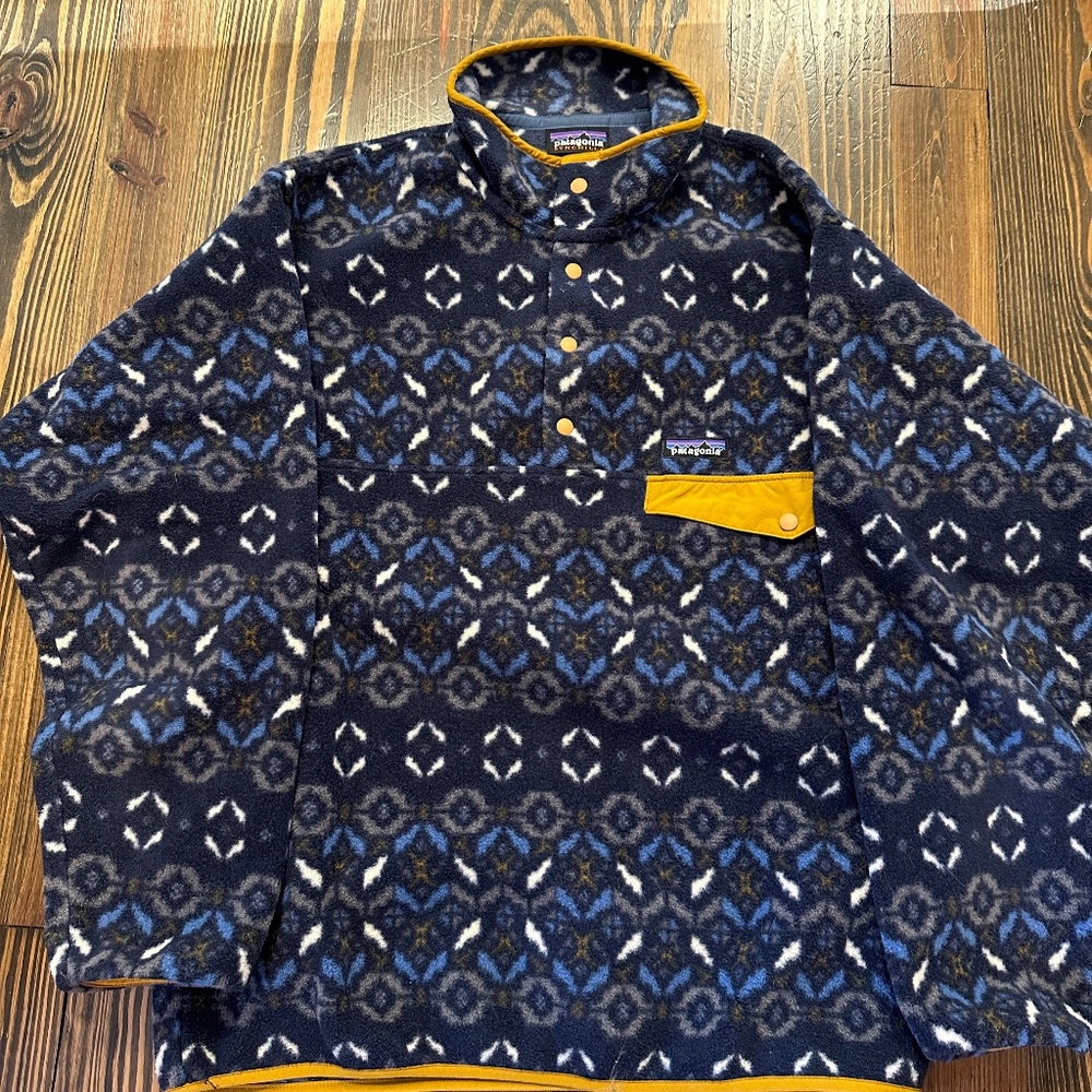 Patagonia Snap T in blue "tundra cluster" pattern, size Medium